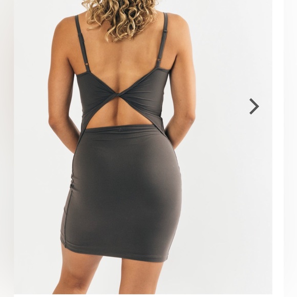 ALPHALETE ULTRASOFT ALLURE DRESS XL OPEN BACK GREY GYM WORKOUT ATHLEISURE NWT - Picture 3 of 6